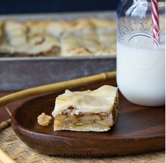 Apple Pie Bars - Best thing about this recipe is that you make them in a 9x13 pan. You can cut them into bars eat them with your fingers or warm and serve with them ice cream. Either way they are fantastic! #Recipe #Apple #Dessert