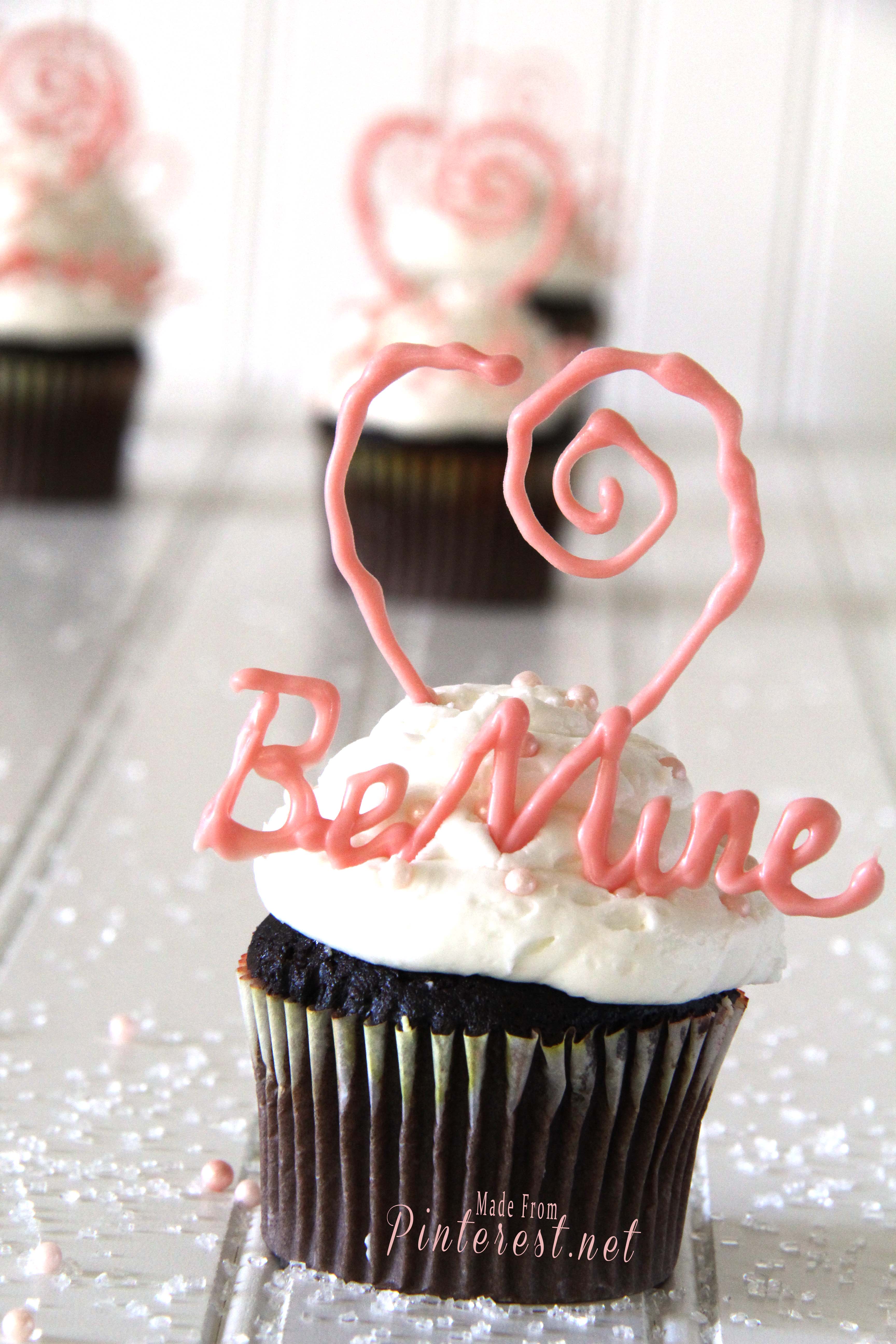 Valentines Day Idea - DIY Chocolate Cupcake Toppers! - Great way to turn a plain cupcake into a beautiful Valentines Day Treat. I cheated and used store bought cupcakes! #Valentines Day #Cupcake #Dessert