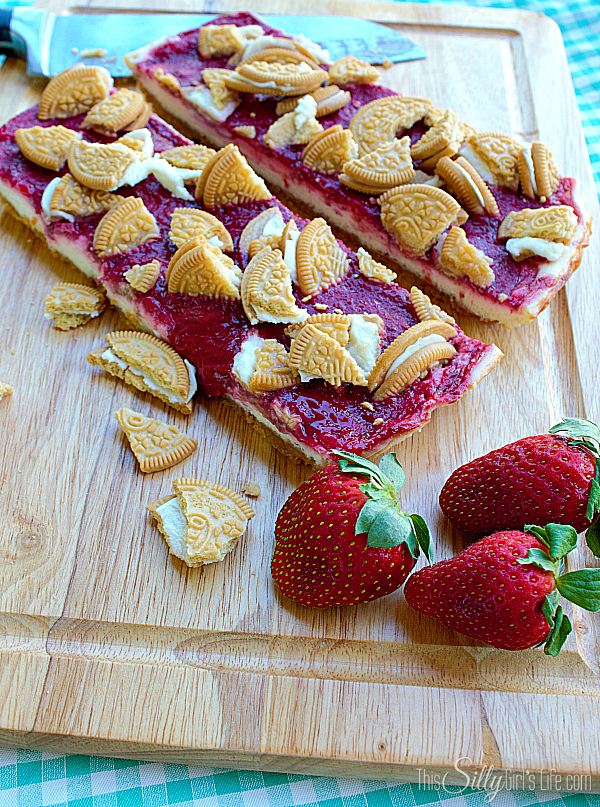golden-oreo-strawberry-cheesecake-bars