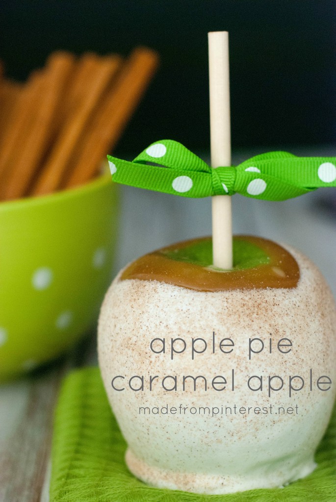 Super easy Apple Pie Caramel Apple. They truly taste like an Apple Pie! Also includes tips for making the perfect Caramel Apple